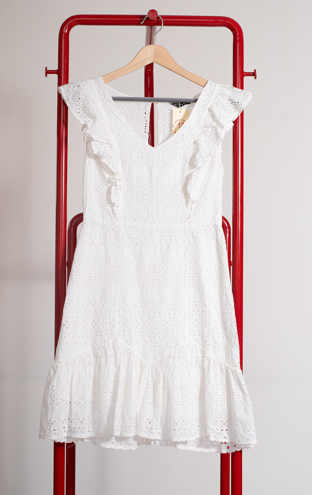 SIMPLEE DRESS - White with ruffles details - Medium