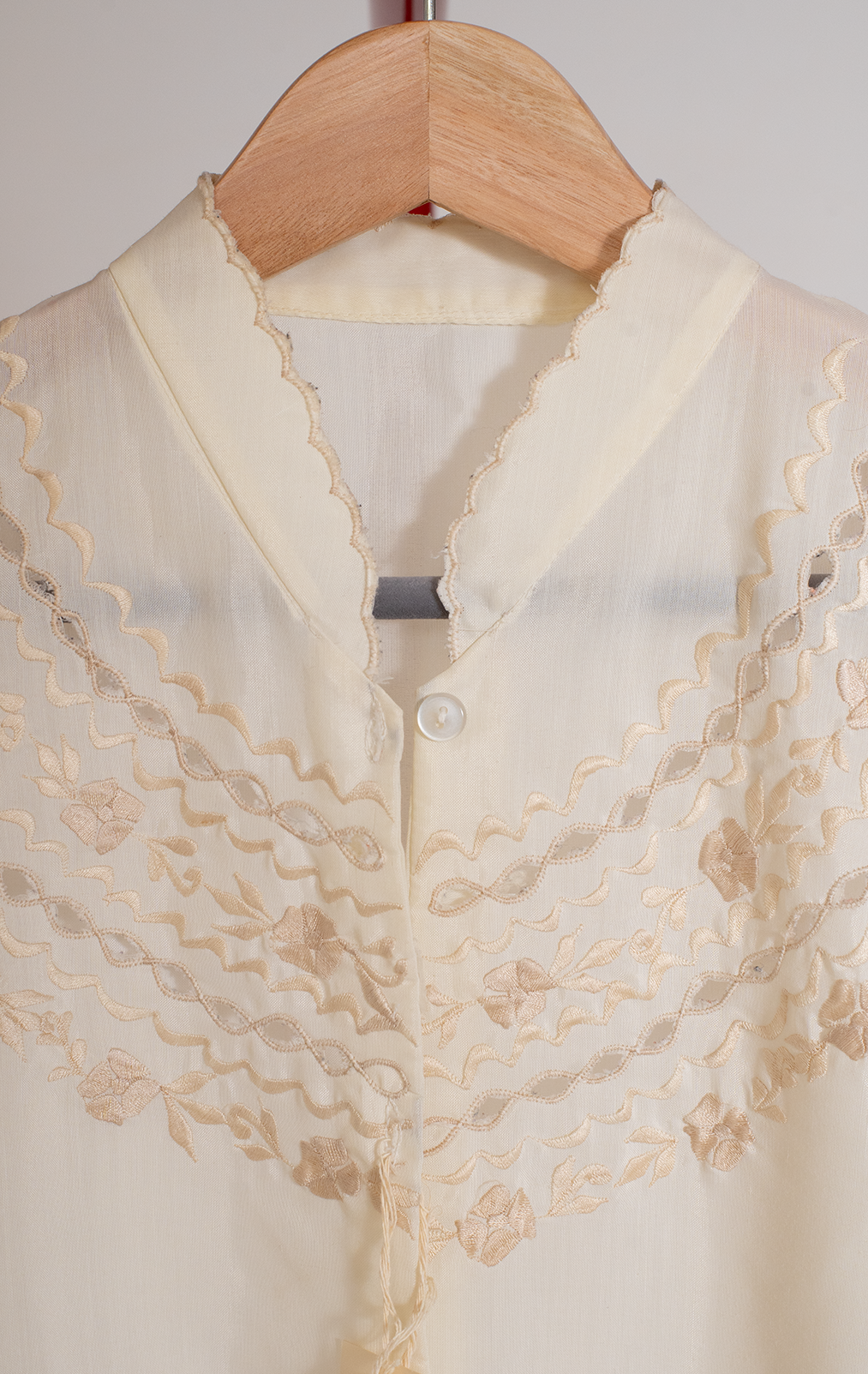 SHIRT - Beige vintage with embroidery - Small/ Medium