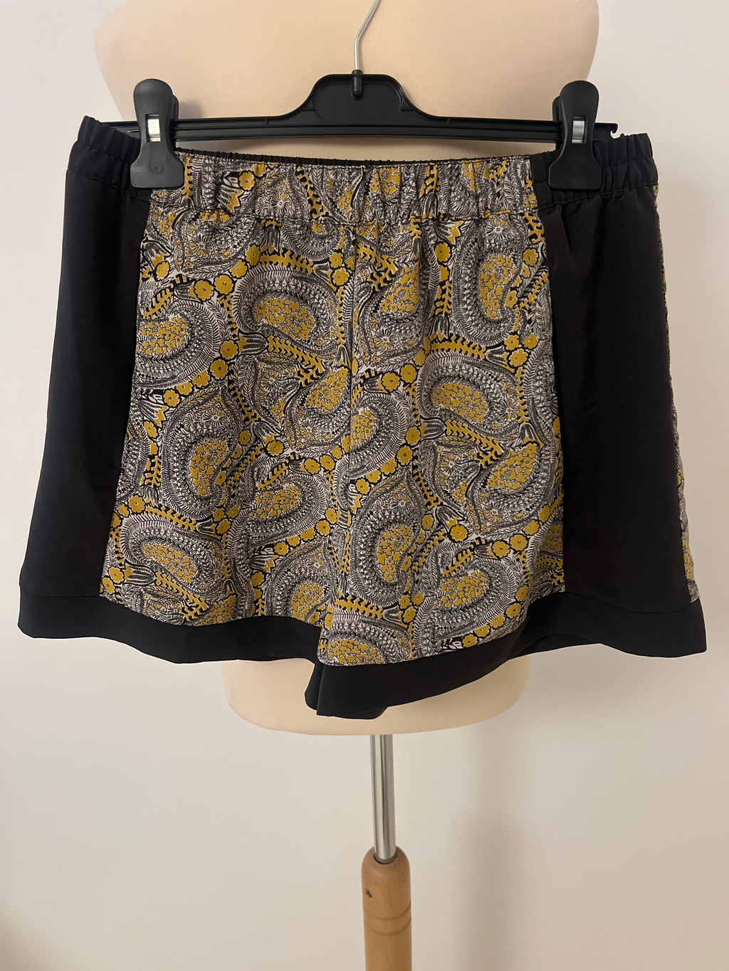 H&M SHORTS-Small