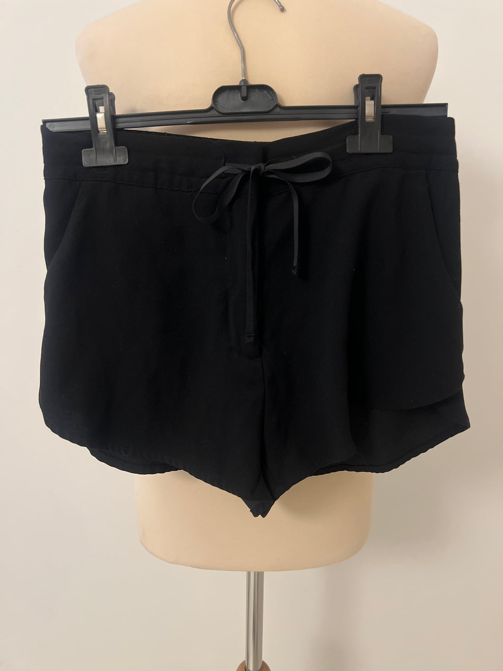 H&M SHORTS-Medium