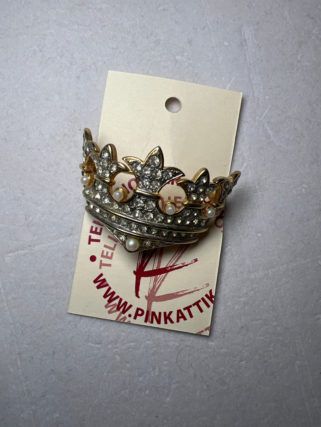 BROOCH - Gold crown with pearls