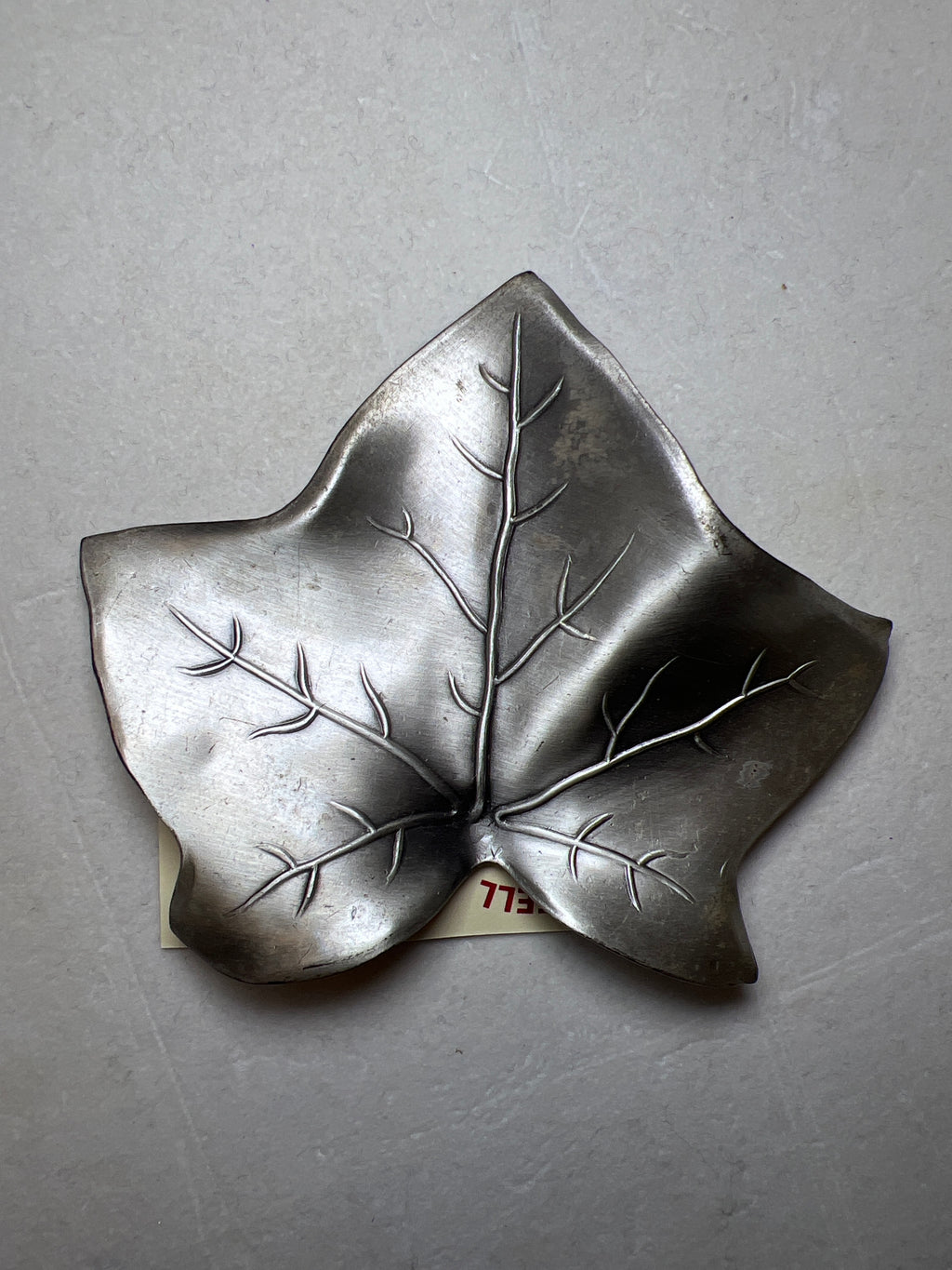 BROOCH - Silver statement leaf