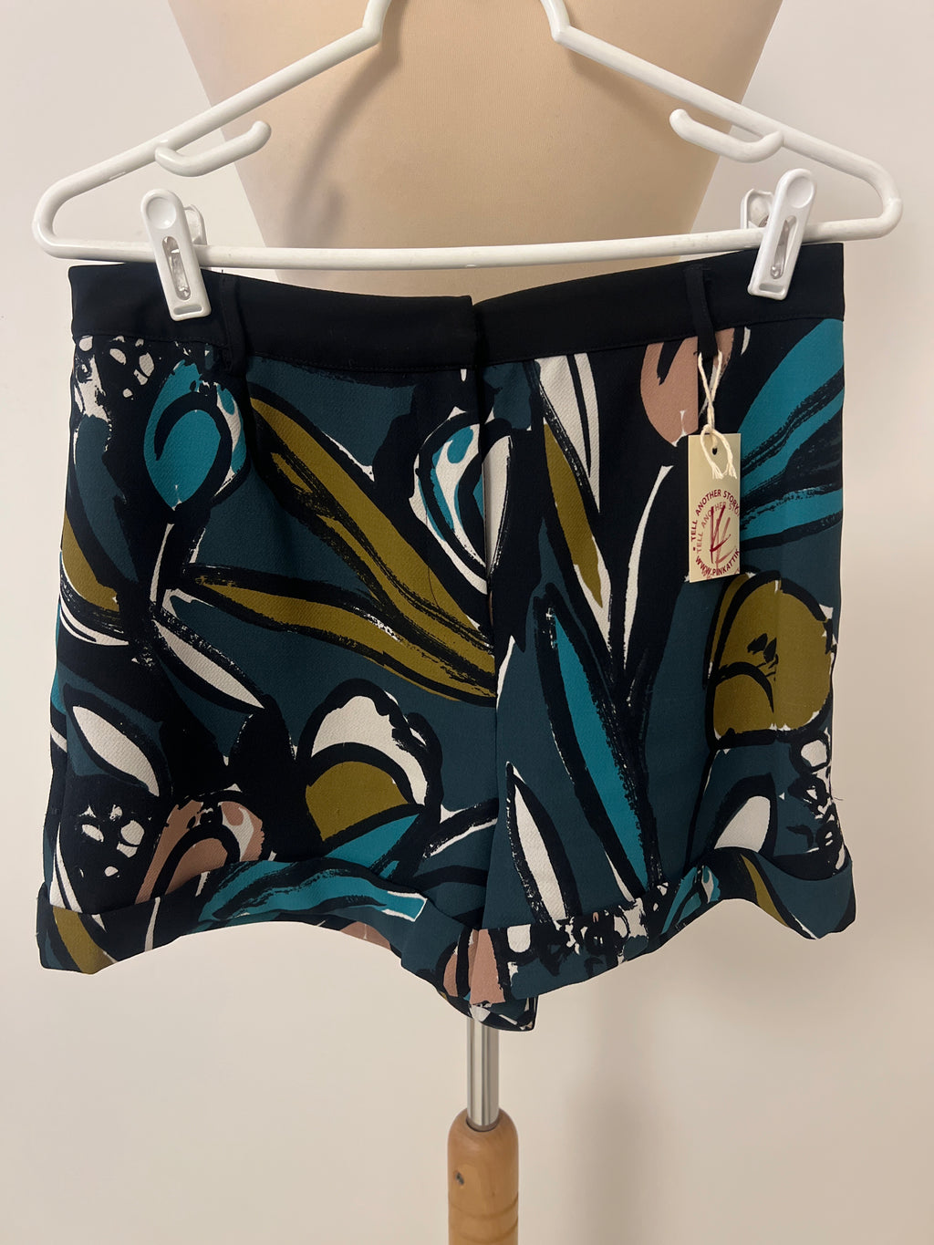 TOPSHOP SHORTS-Medium