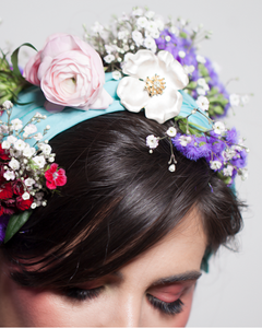 BROOCH - White flower statement