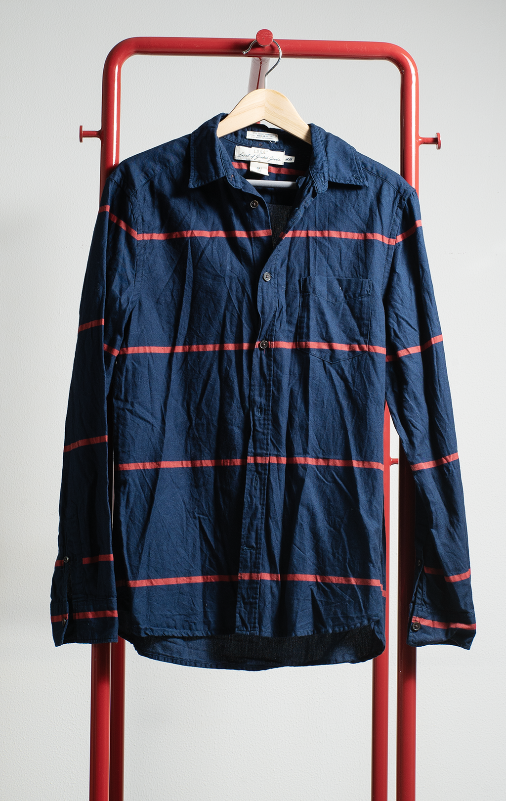 MEN H&M SHIRT - Navy with red lines - Small