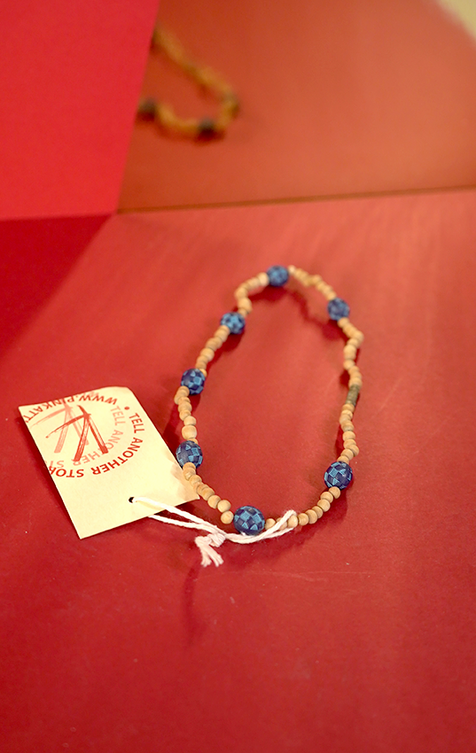 NEACKLACE CHOKER - Blue and wood beads