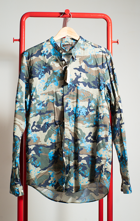 MEN ZARA SHIRT - Camouflage with pop of blue - Medium