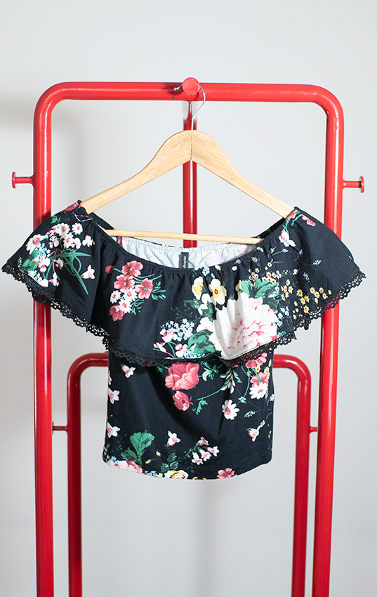 STRADIVARIUS TOP - Black with floral pattern off the shoulder - Small