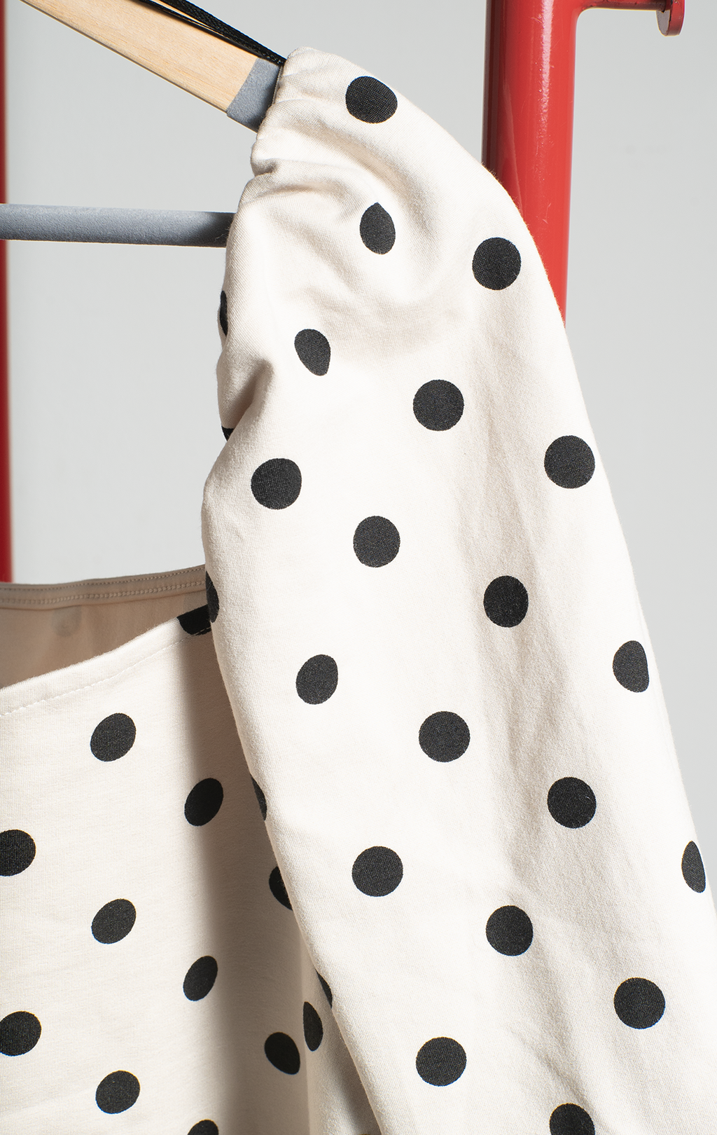 H&M TOP - Beige with polka dots black pufft sleeves - XLarge