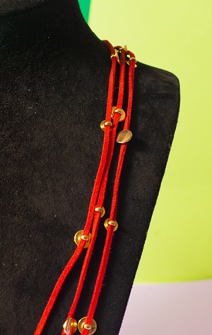 NECKLACE - Suede red threads with gold circles
