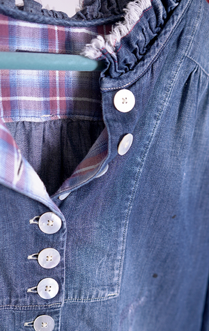 HIGH SHIRT - Denim with nacre buttons details - Small